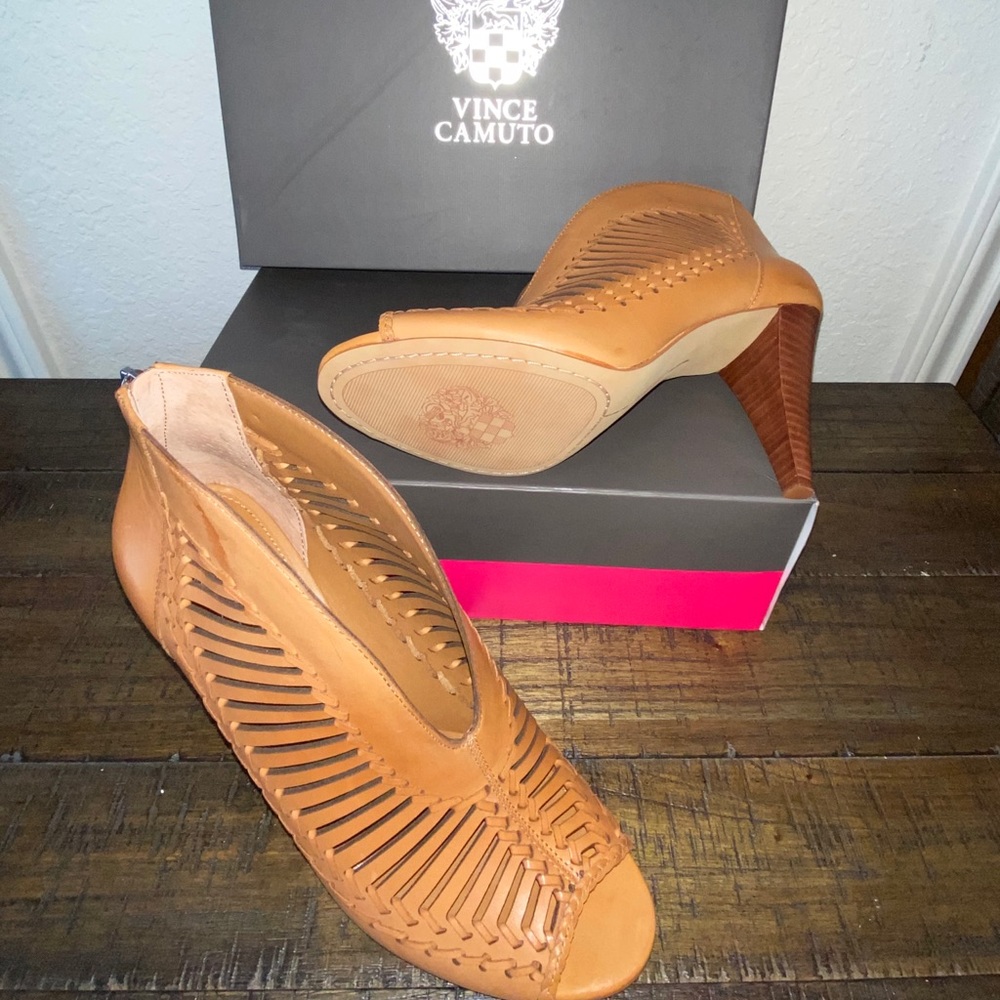NEW Vince Camuto size 10
